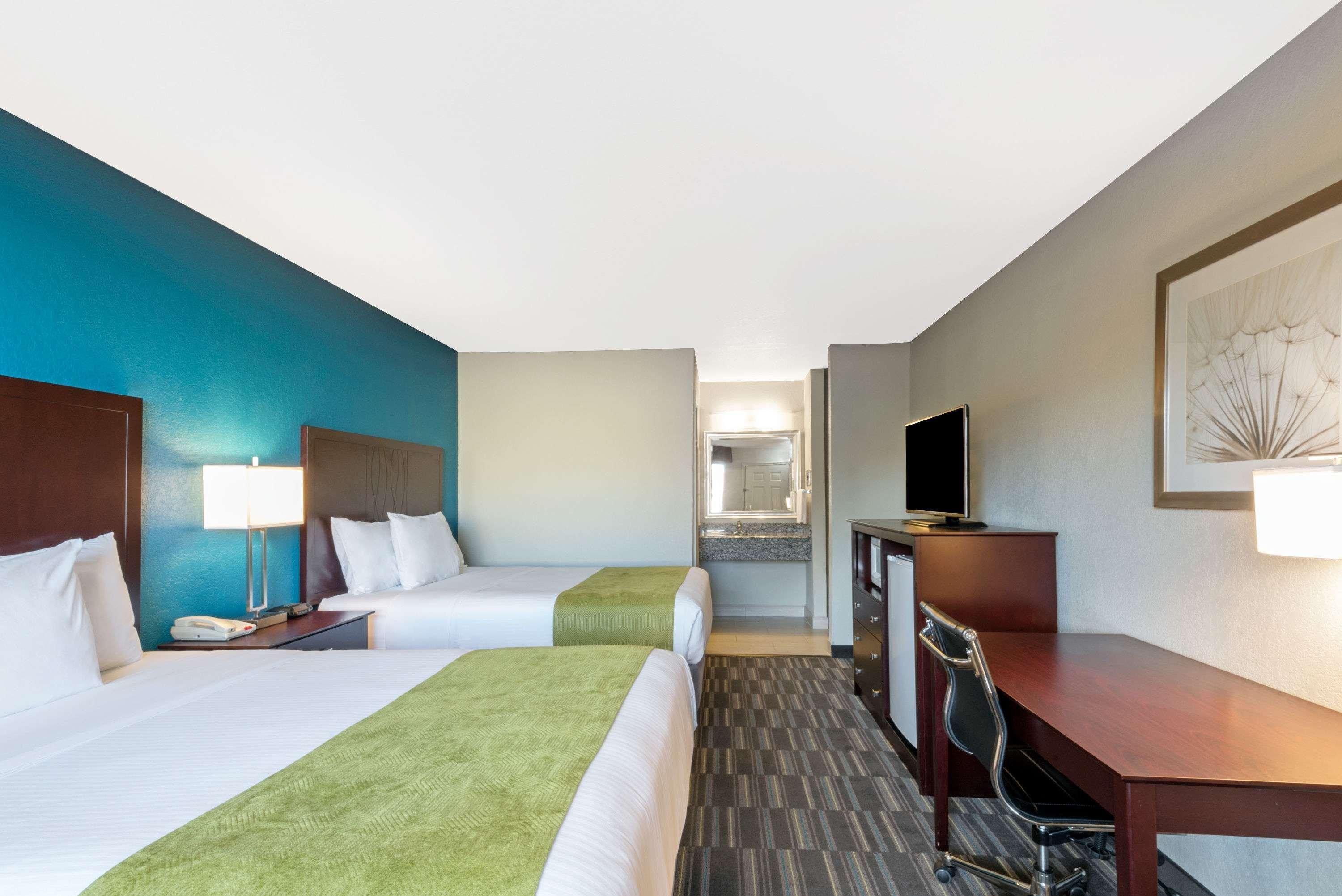 Days Inn By Wyndham Snyder Bagian luar foto