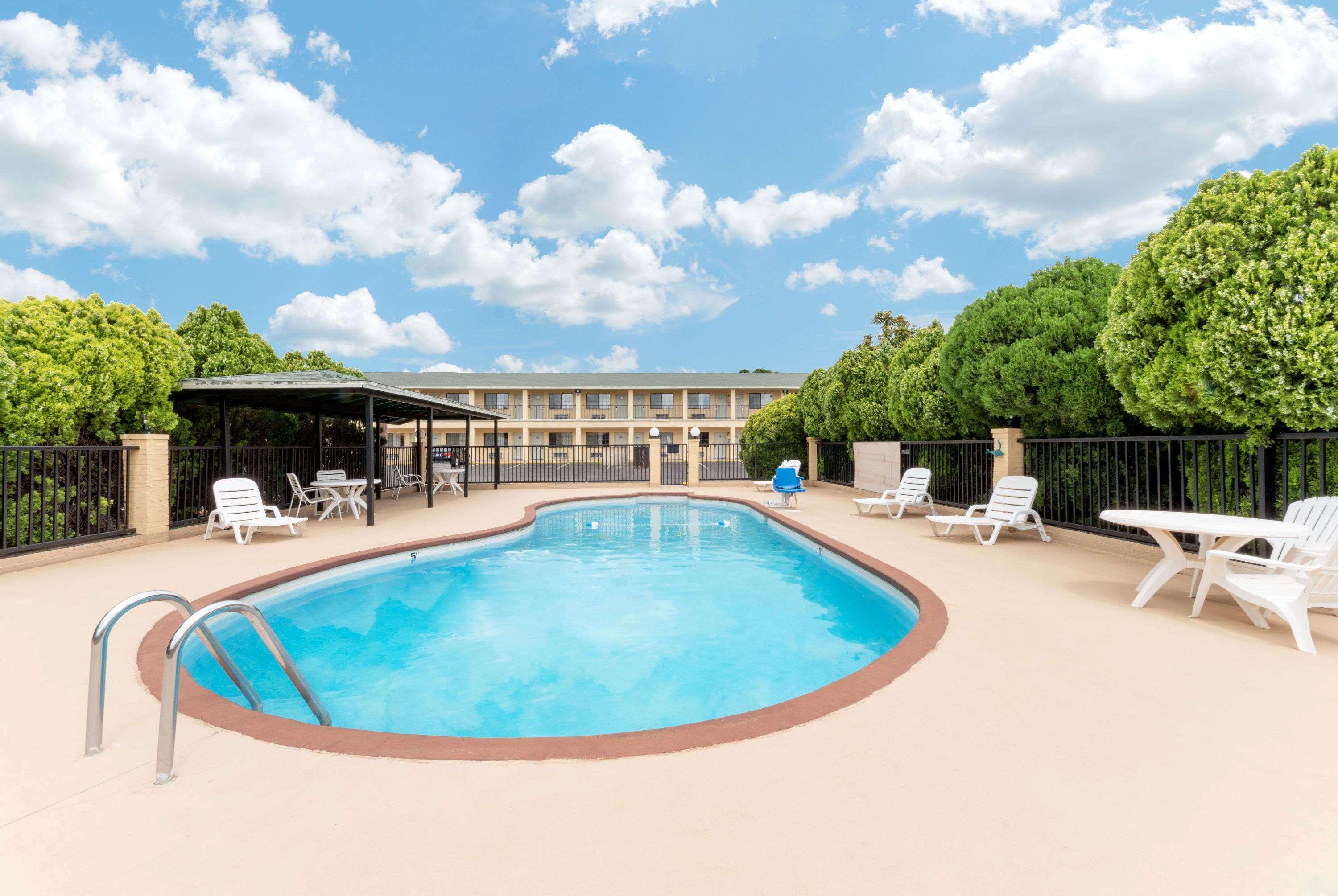 Days Inn By Wyndham Snyder Bagian luar foto