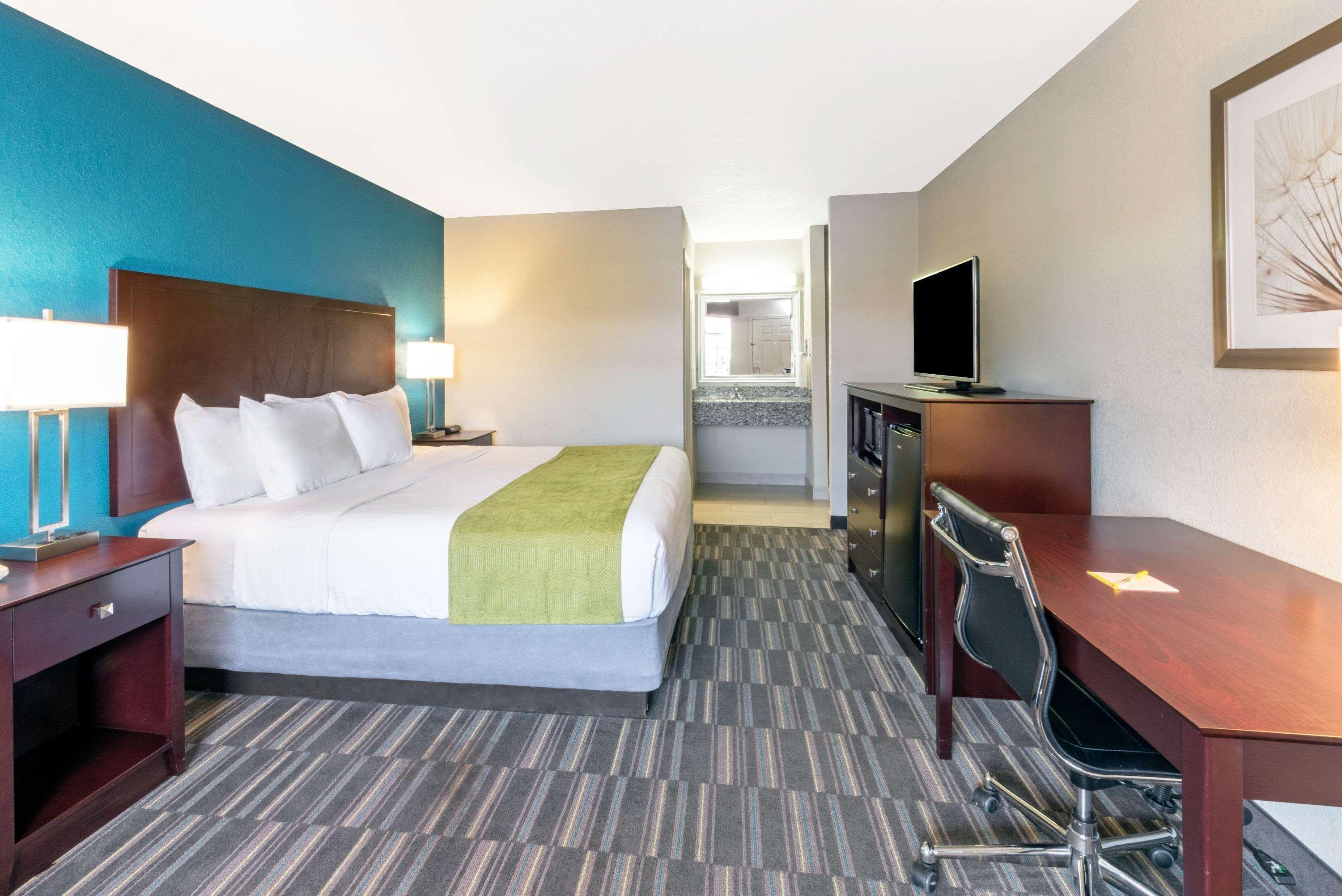 Days Inn By Wyndham Snyder Bagian luar foto